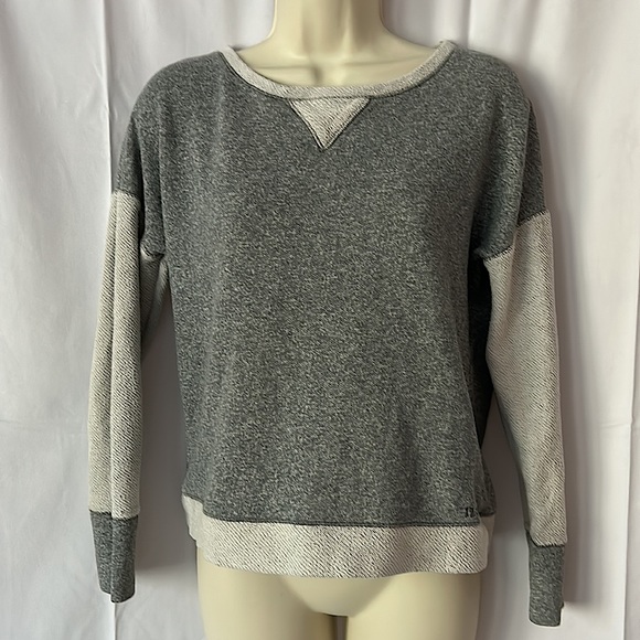 Izod Tops - Izod Comfy Grey Long Sleeve Shirt Top **Size XS**